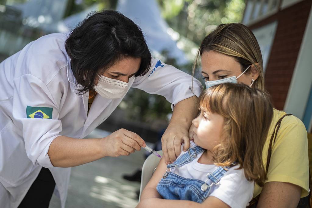 VITÓRIA - Vacinação no Rio: imunizantes contra a Covid-19 foram aceitos pela população apesar de pregação negacionista -