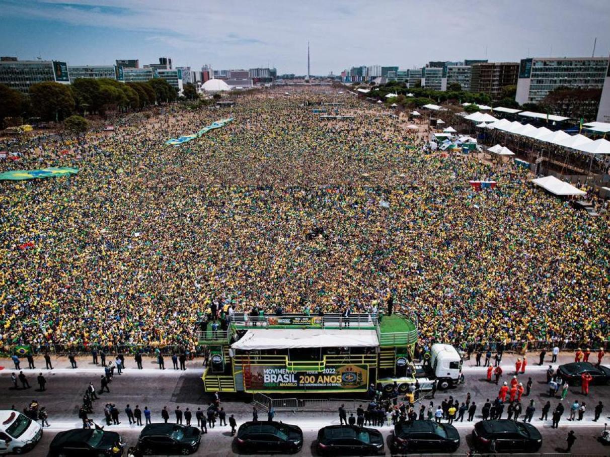 Brasília df brasil 07 de setembro de 2022 desfile do dia da independência  do brasil com equipamento militar