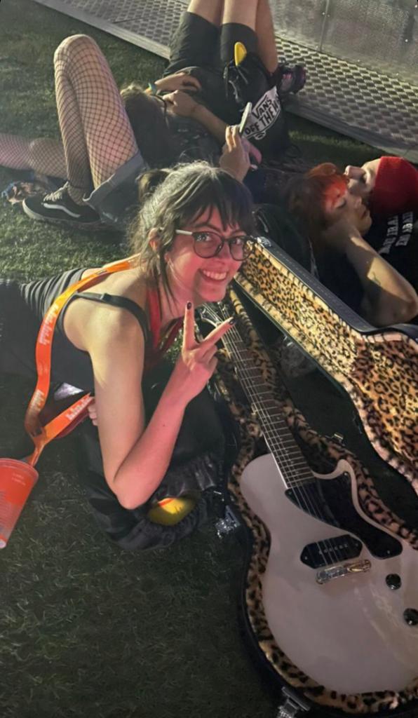 Natália Blankenheim ganhou uma guitarra do Green Day após tocar com a banda no Rock in Rio
