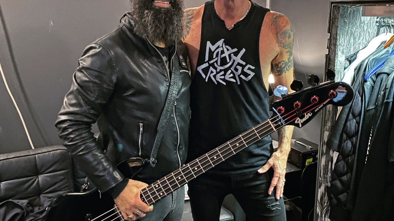 Duff McKagan e o baixista brasileiro Fernando Rosa -