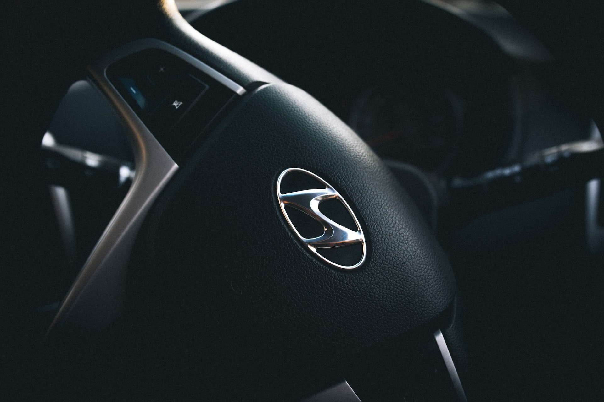 Hyundai steering wheel;  South Korean automaker is being sued by angry customers -