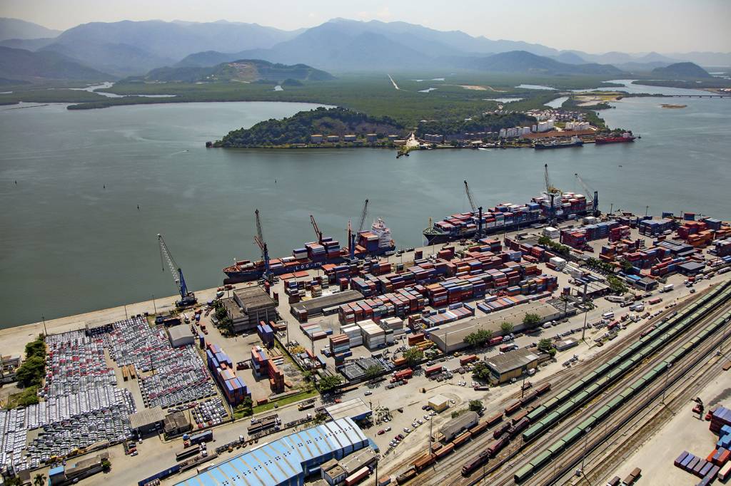 AVANÇO - Porto de Santos: o maior terminal de cargas do país deve ir para a iniciativa privada ainda em 2022 -