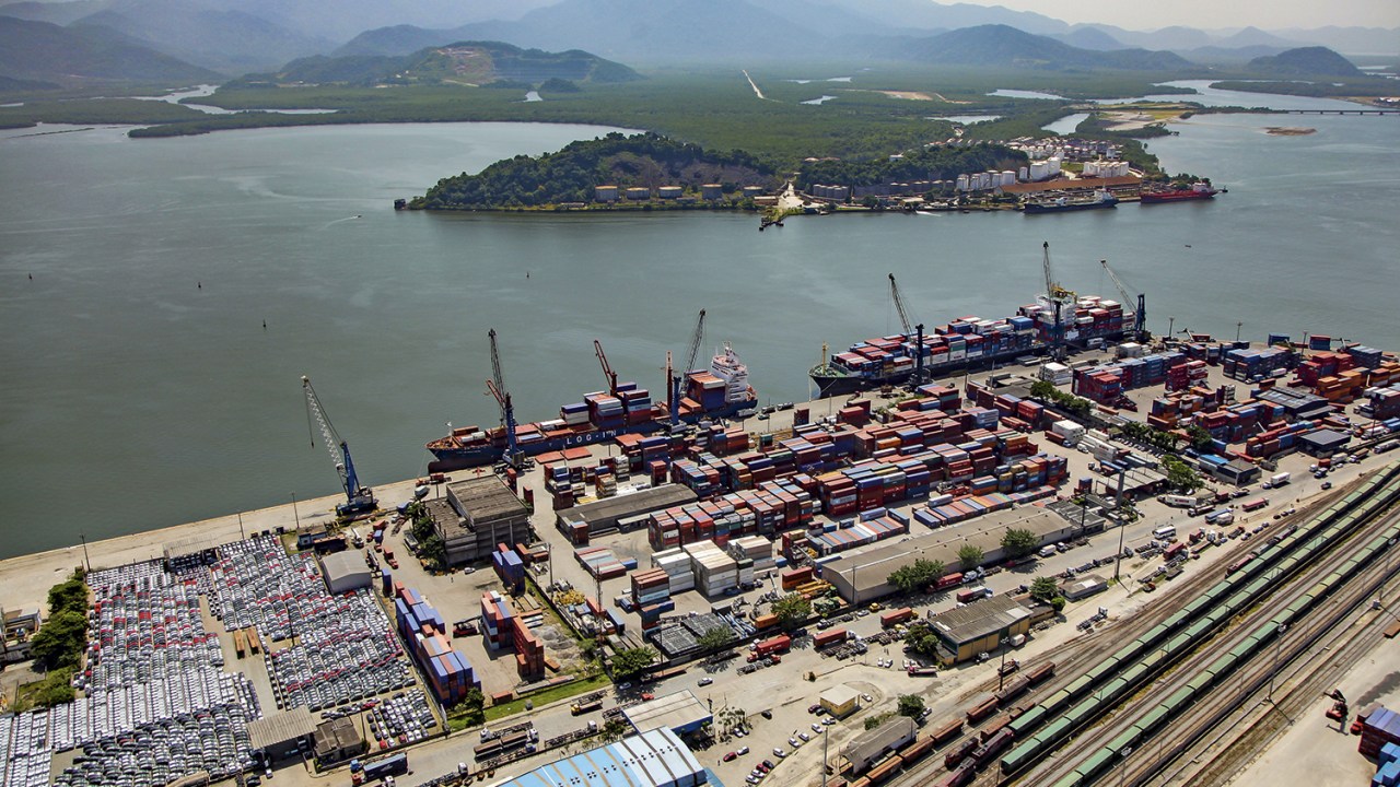 AVANÇO - Porto de Santos: o maior terminal de cargas do país deve ir para a iniciativa privada ainda em 2022 -