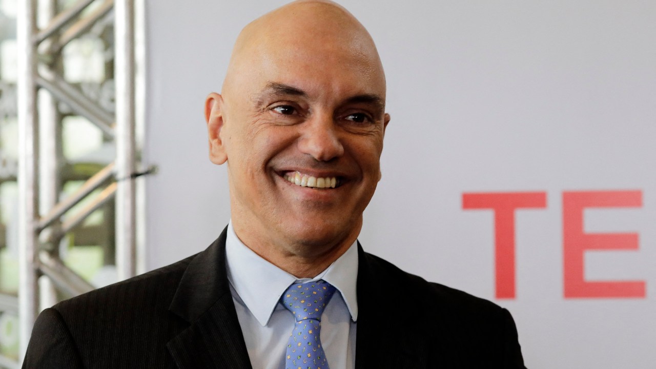 Brazil's Supreme Federal Court (STF) Minister Alexandre de Moraes smiles at a polling station during the legislative and presidential election, in Sao Paulo, Brazil, on October 2, 2022. - Voting began early Sunday in South America's biggest economy, plagued by gaping inequalities and violence, where voters ar expected to choose between far-right incumbent Jair Bolsonaro and leftist front-runner Luiz Inacio Lula da Silva, any of which must garner 50 percent of valid votes, plus one, to win in the first round. (Photo by Sergio Lima / AFP)