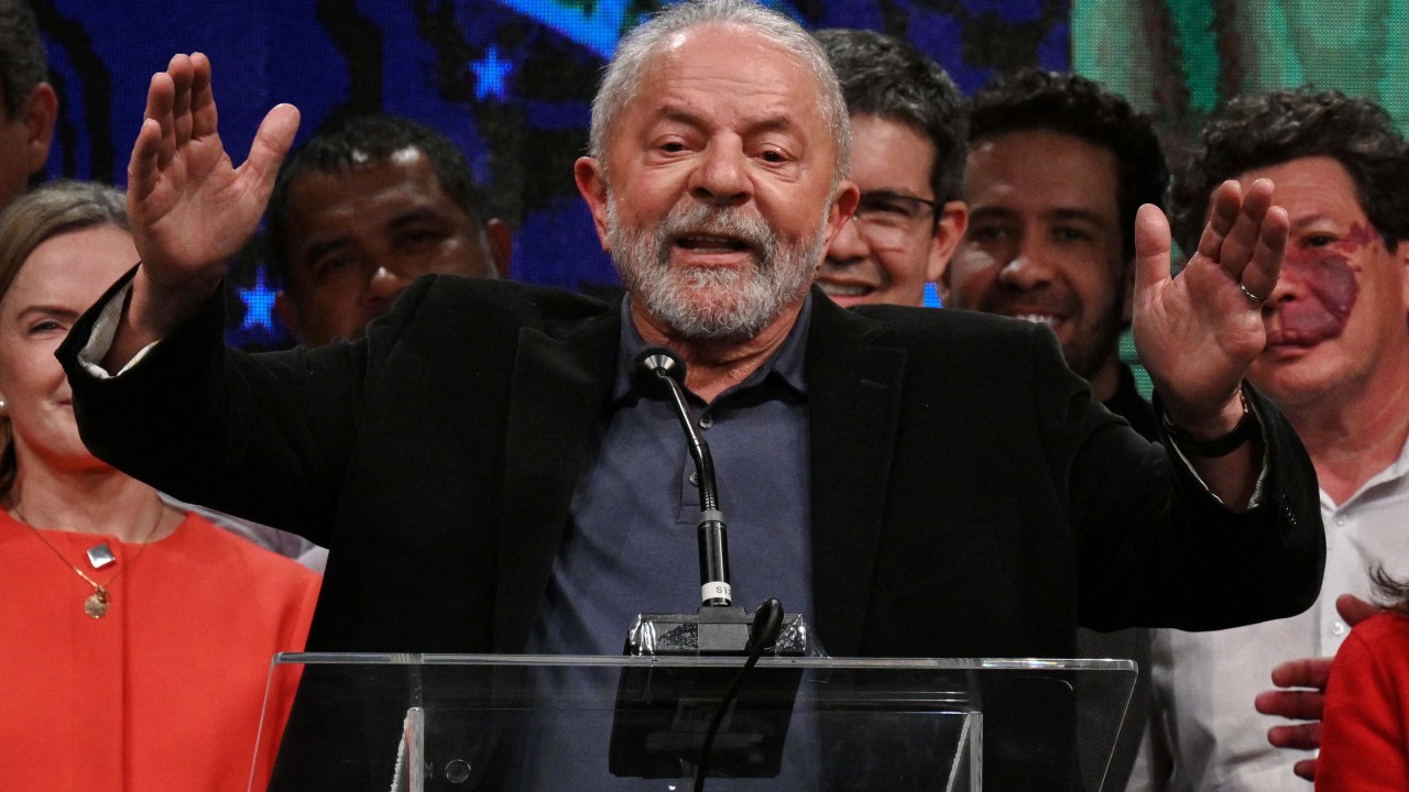 Brazilian former President (2003-2010) and candidate for the leftist Workers Party (PT), Luiz Inacio Lula da Silva, speaks to supporters after learning the results of the legislative and presidential election, in Sao Paulo, Brazil, on October 2, 2022. - Brazil's bitterly divisive presidential election will go to a runoff on October 30, electoral authorities said Sunday, as incumbent Jair Bolsonaro beat expectations to finish a relatively close second to front-runner Luiz Inacio Lula da Silva. (Photo by NELSON ALMEIDA / AFP)