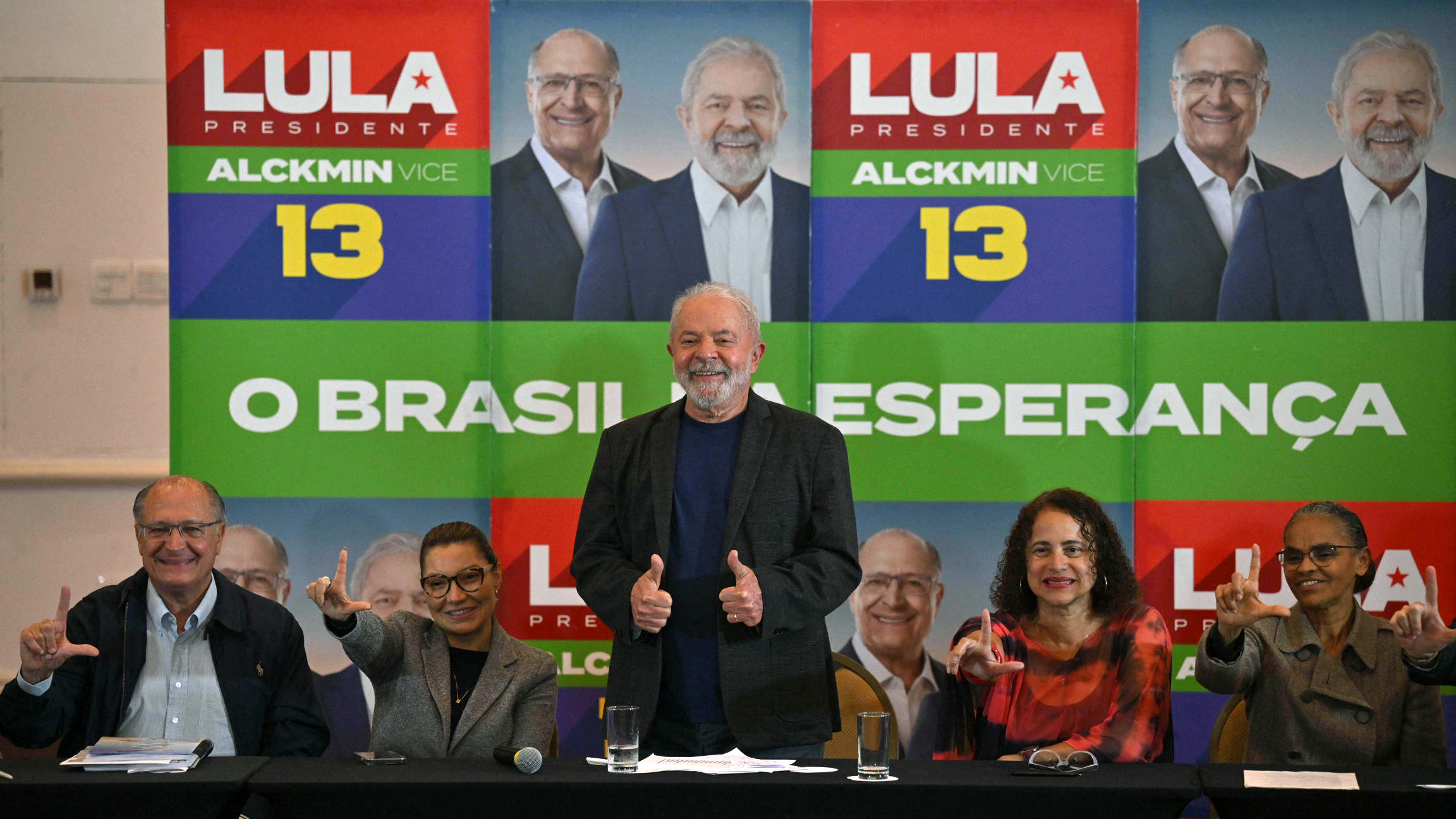 Quem foi à primeira reunião da campanha de Lula no 2º turno VEJA