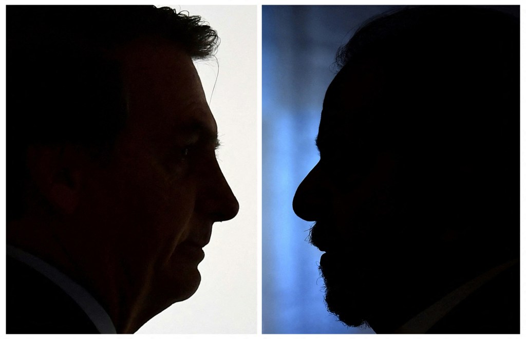 (COMBO) This combination of pictures created on October 4, 2022 shows the silhouette of Brazilian President Jair Bolsonaro (L) as he arrives for the Armed Forces General Officers promotion ceremony at Planalto Palace in Brasilia on December 9, 2019, and the silhouette of ex-Brazilian President Luiz Inacio Lula da Silva as he speaks during a press conference in Brasilia on October 8, 2021. - Brazil's bitterly divisive presidential election will be decided in a runoff on October 30 as incumbent Jair Bolsonaro beat first-round expectations to finish a closer-than-expected second to front-runner Luiz Inacio Lula da Silva in the October 2 first round. (Photo by EVARISTO SA / AFP)