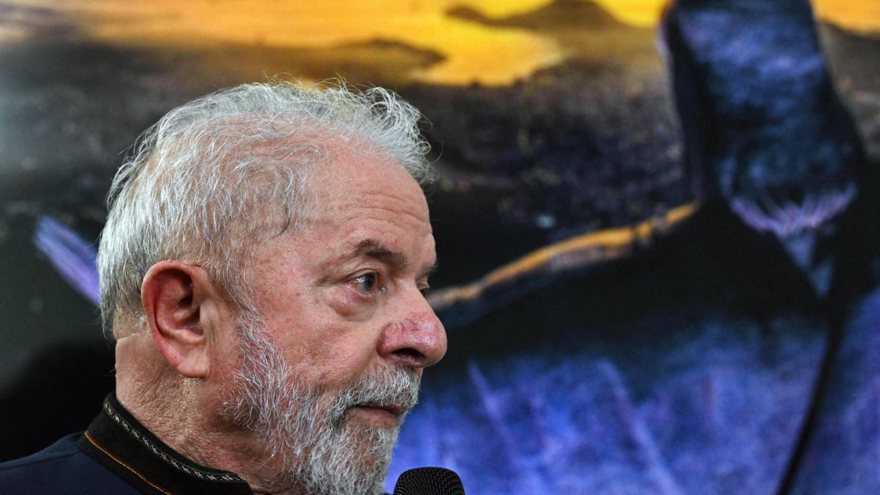 Brazilian former President (2003-2010) and candidate for the leftist Workers Party (PT) Luiz Inacio Lula da Silva gestures during a meeting with Franciscan frays to commemorate the day of Saint Francis of Assisi, at the campaign headquarters in Sao Paulo, on October 4, 2022. (Photo by NELSON ALMEIDA / AFP)