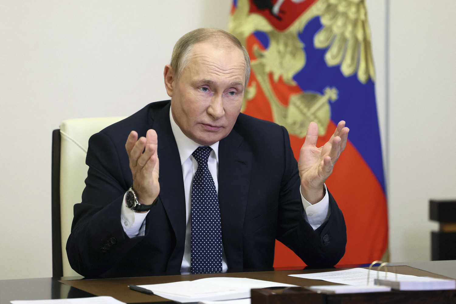 CLIMBING - Putin: missiles are errands for hardliners and the West -