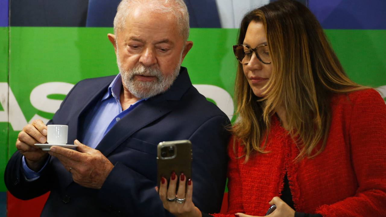 Luiz Inacio Lula da Silva e Rosangela "Janja" da Silva (05/10/2022)