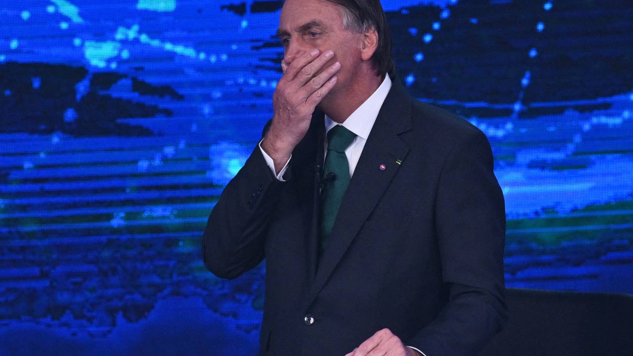 Brazilian President and presidential candidate Jair Bolsonaro gestures during a televised presidential debate in Sao Paulo, Brazil, on October 16, 2022. - President Jair Bolsonaro and former President Luiz Inácio Lula da Silva face each other this Sunday night in the first face-to-face debate, in which they will try to take advantage 14 days before the second round of the presidential elections in Brazil. (Photo by NELSON ALMEIDA / AFP)