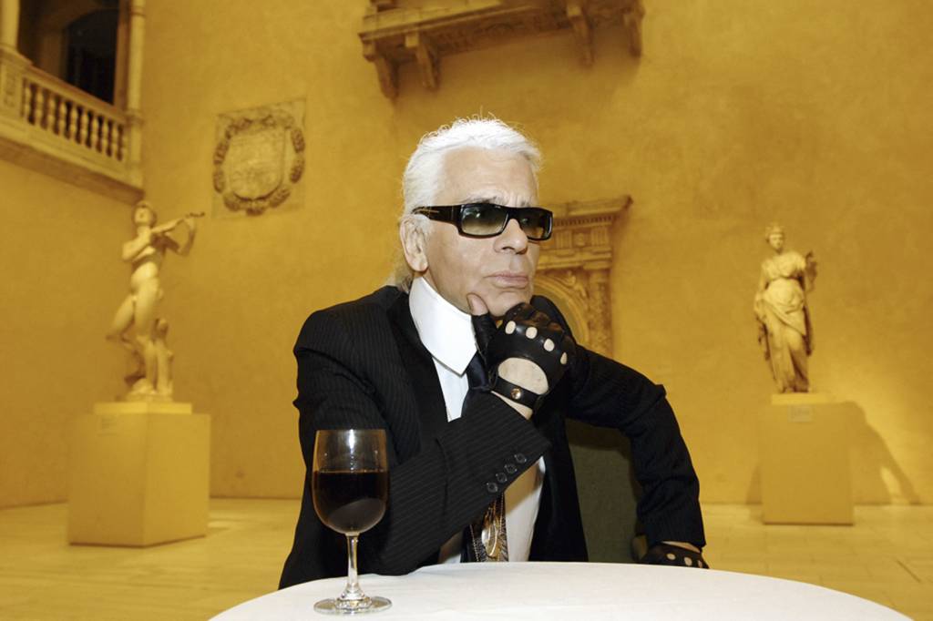 EXCÊNTRICO - Lagerfeld: ele gostava mesmo é de refrigerante -