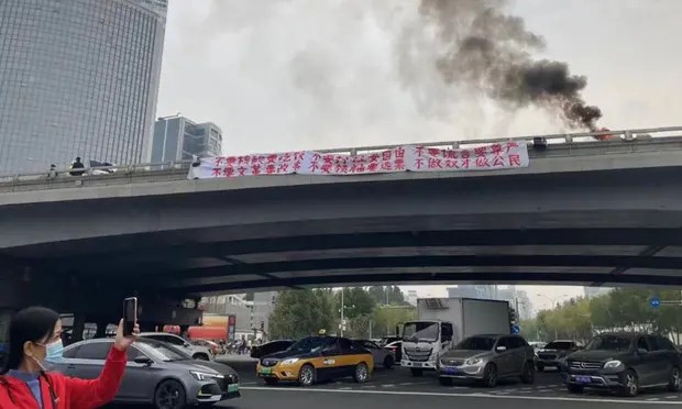 Protesto contra o Partido Comunista em Pequim