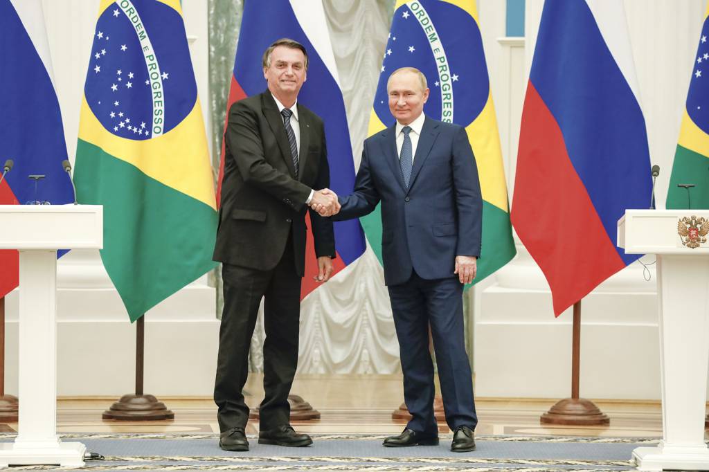 NA RÚSSIA - Com Vladimir Putin: missão bem-sucedida, segundo Bolsonaro -