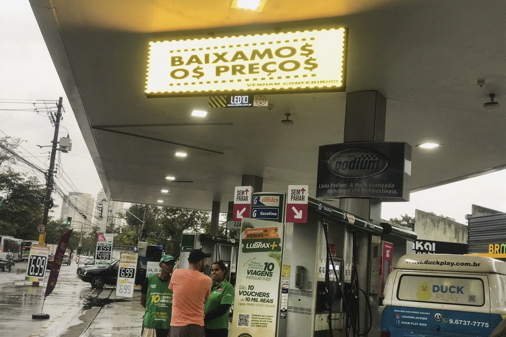 DUROU POUCO - Posto de gasolina na cidade de São Paulo: os preços voltaram a subir nas primeiras semanas de outubro -