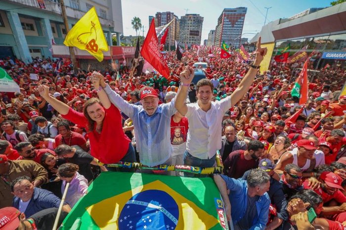 Marília Arraes (Solidariedade), Lula (PT) e João Campos (PSB), durante ato de campanha no Recife no dia 14 de outubro