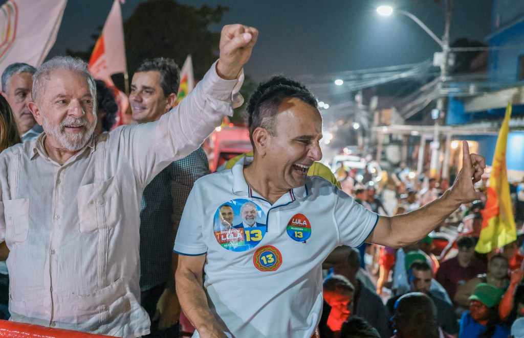 11.10.2022 – LULA NO RIO - Lula e Waguinho participam do ato Brasil da Esperança, no clube Heliópolis, em Belford Roxo, Baixada Fluminense. Foto: Ricardo Stuckert