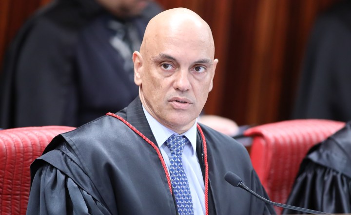 Moraes nega pedido do PL e condena partido a pagar multa