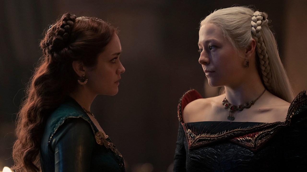 A atriz Olivia Cooke como Alicent Hightower e Emma D'Arcy como Rhaneyra Targaryen -