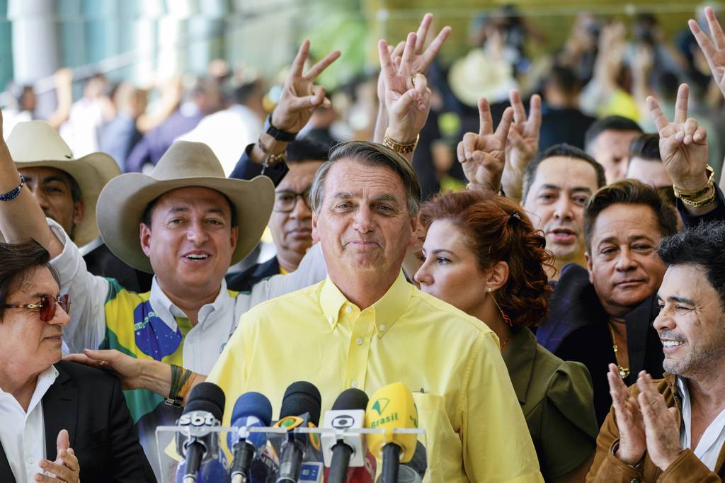 ESTRAGO - Jair Bolsonaro e sertanejos: desculpas após o “pintou um clima” -