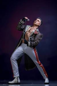 Jarbas Homem de Mello como Freddie Mercury -