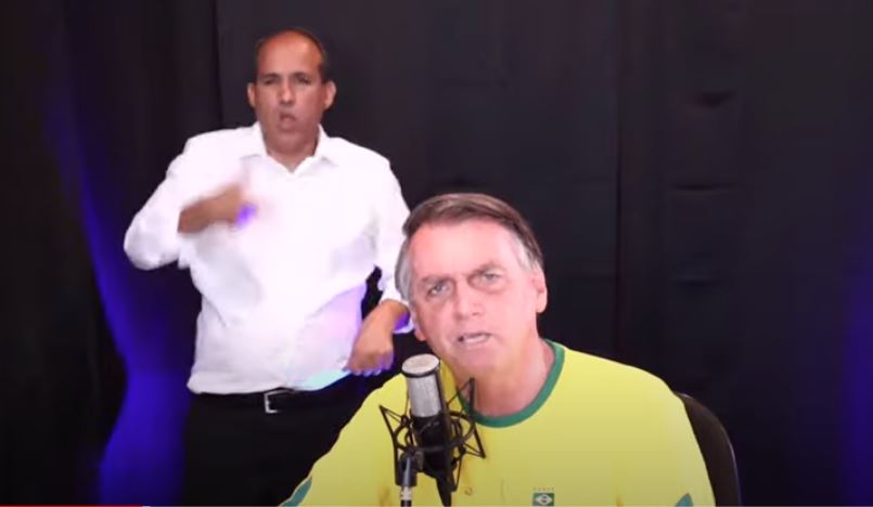 Jair Bolsonaro em entrevista a um programa no YouTube -