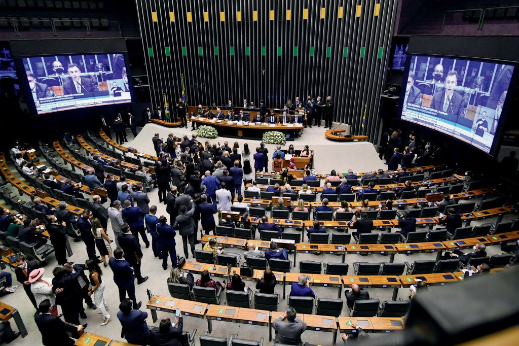 TRANSPARÊNCIA - Plenário da Câmara: parlamentares não estão dispostos a enfrentar o ponto crucial do problema -