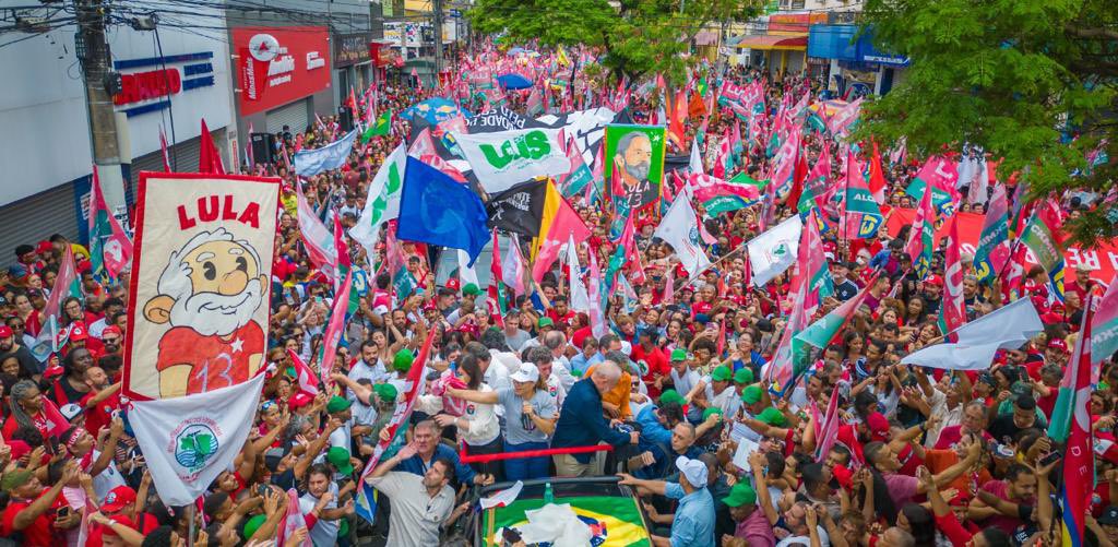 Ato da campanha do ex-presidente Luiz Inácio Lula da Silva em Ribeirão das Neves (MG), neste sábado
