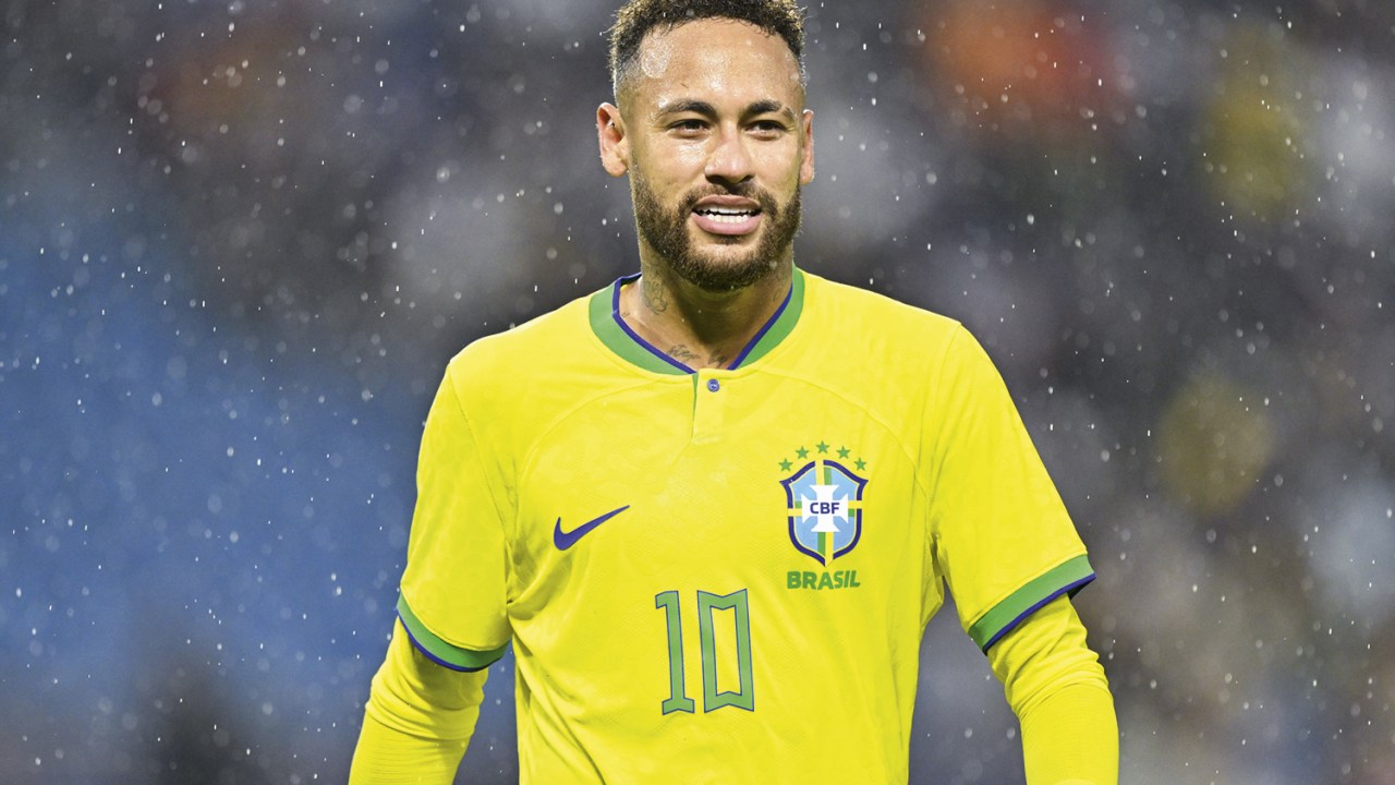 EM CAMPO - O craque Neymar com a nova amarelinha: alta demanda -