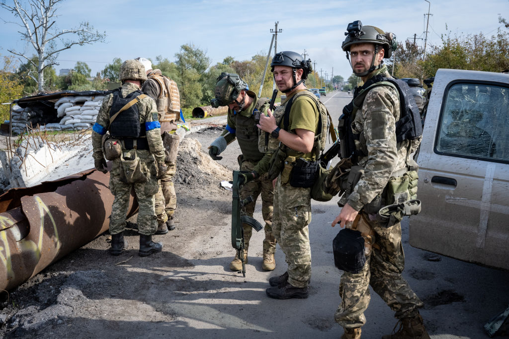 Tropas ucranianas na região de Kupianks: derrotas sofridas pelos russos tem motivado ameaça de uso de armas nucleares -