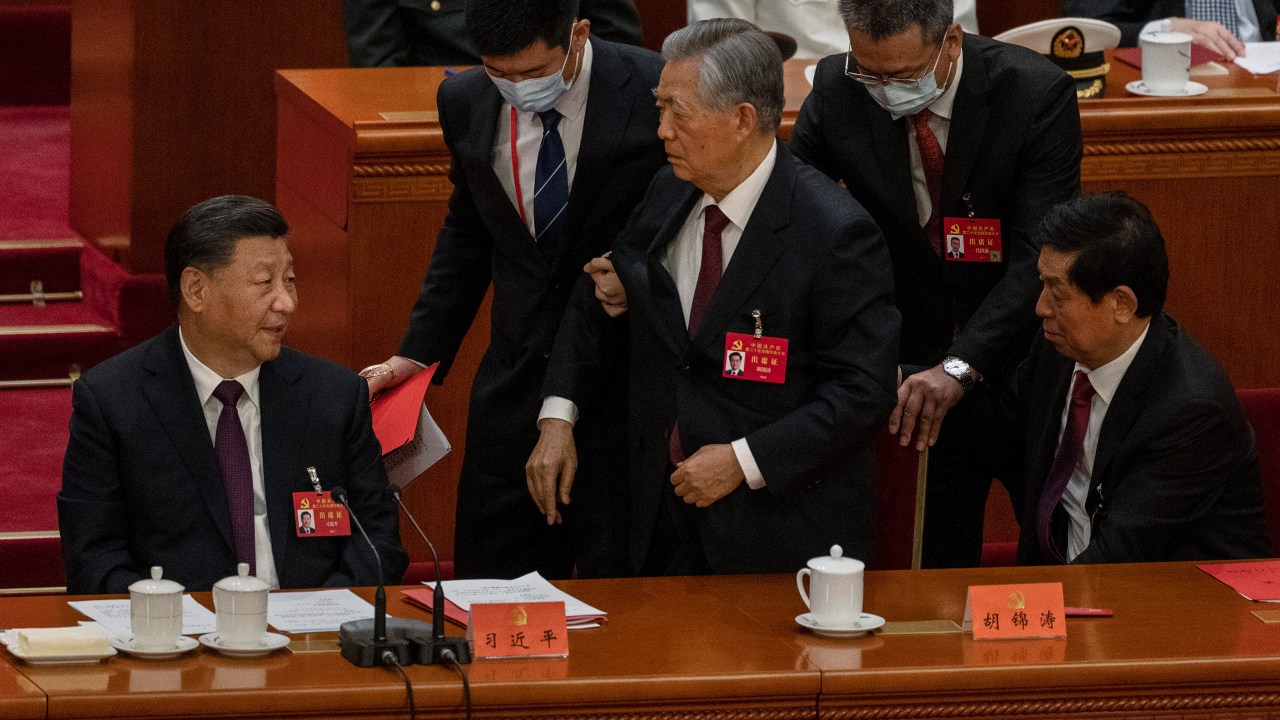 Ex-presidente Hu Jintao é retirado do Congresso do Partido Comunista da China