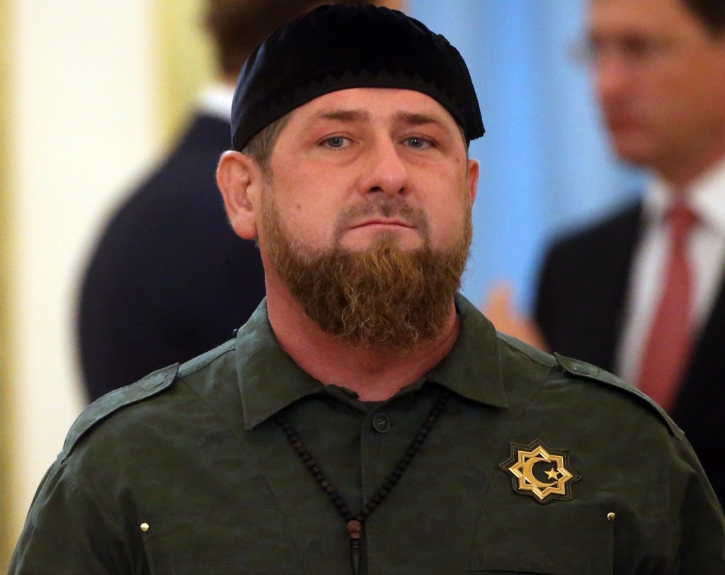Líder da Chechênia, Ramzan Kadyrov, afirmou que seus filhos treinam desde muito jovens e 'já é hora de conhecerem batalhas reais'