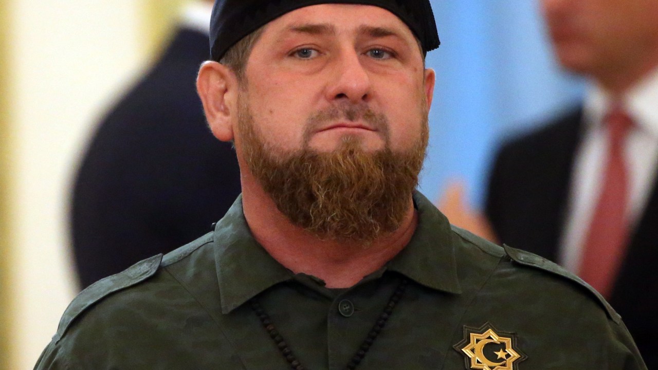 Líder da Chechênia, Ramzan Kadyrov, afirmou que seus filhos treinam desde muito jovens e 'já é hora de conhecerem batalhas reais'