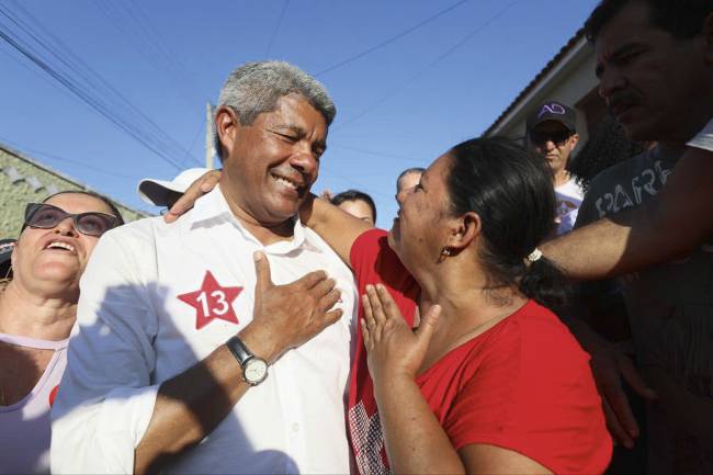 EX-AZARÃO - Jerônimo: o candidato petista surpreendeu no primeiro turno -