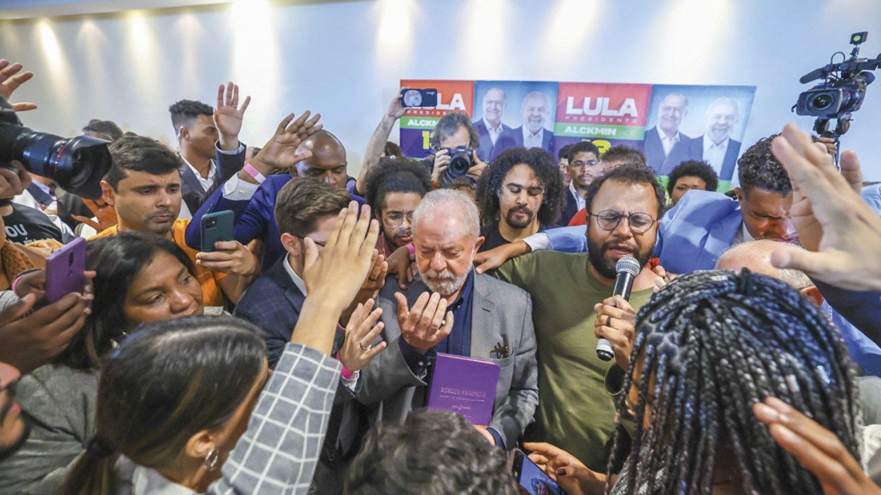 BÊNÇÃO - Lula com líderes evangélicos em São Paulo: carta tímida e atrasada -