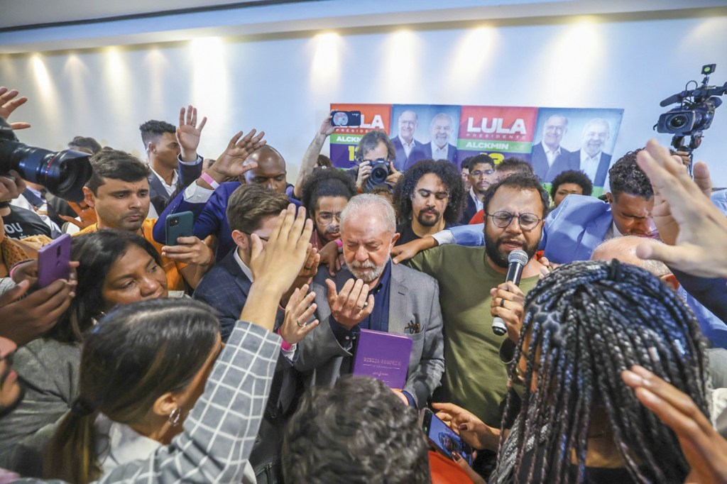 BÊNÇÃO - Lula com líderes evangélicos em São Paulo: carta tímida e atrasada -