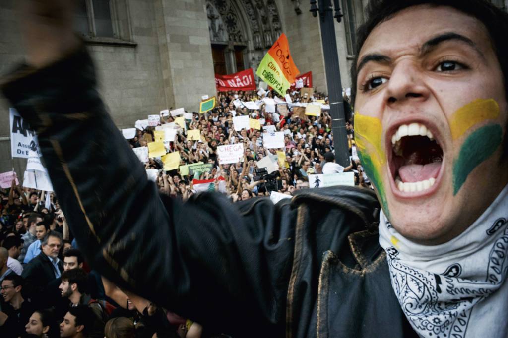 PONTO DE PARTIDA - Protestos em 2013: conservadores se apoderam das bandeiras contra a corrupção e o PT -