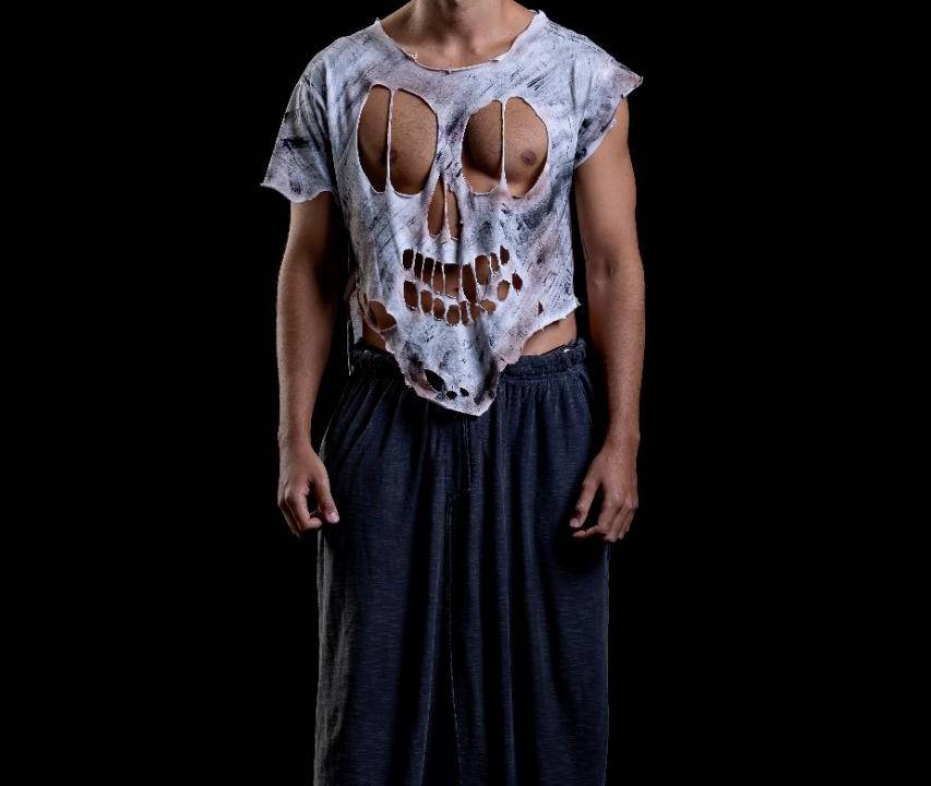 Rodrigo Simas, 30 anos, vive Hamlet nos palcos -