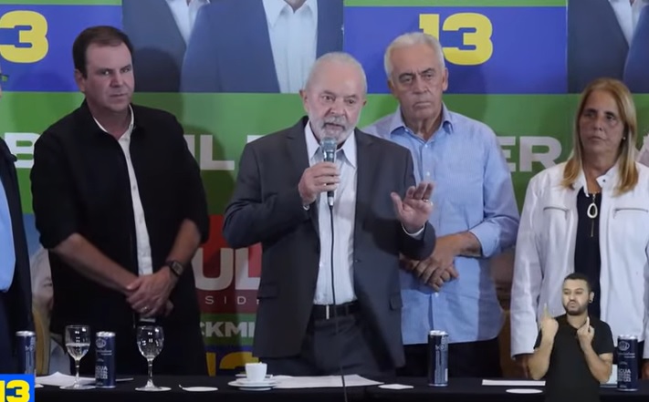O ex-presidente Lula (PT) recebe apoio de lideranças do PSD, entre elas o prefeito do Rio de Janeiro Eduardo Paes e o senador Otto Alencar (BA)