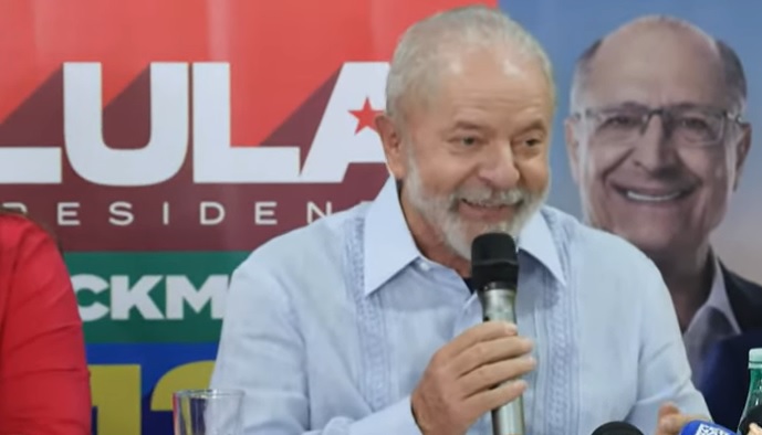 O ex-presidente Lula (PT) em entrevista coletiva em Recife (PE)