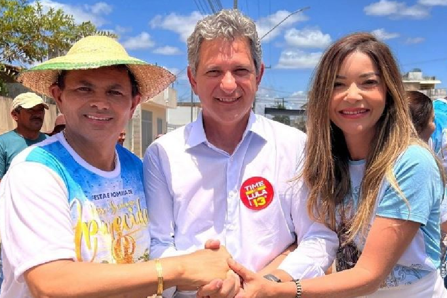 Valmir de Francisquinho (PL) ao lado de Rogério Carvalho (PT) -