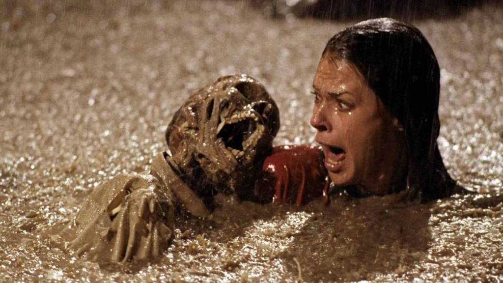 the-crazy-story-behind-the-real-skeletons-that-were-used-in-poltergeist JoBeth Williams