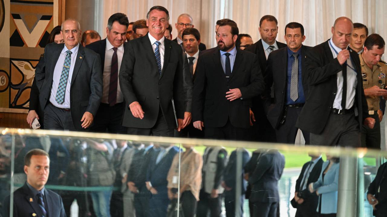 Brazilian President Jair Bolsonaro (3-L) appears to make a statement for the first time since Sunday's presidential run-off election, at Alvorada Palace in Brasilia, on November 1, 2022. - Brazil's Bolsonaro sais will 'comply' with constitution after poll loss. (Photo by EVARISTO SA / AFP)