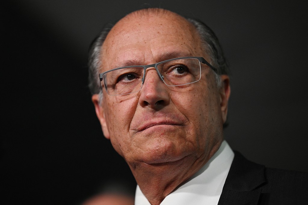 Brazilian Vice President-elect Geraldo Alckmin speaks to the press after a meeting at the National Congress to discuss changes to the 2023 budget in Brasilia, on November 3, 2022. (Photo by EVARISTO SA / AFP)