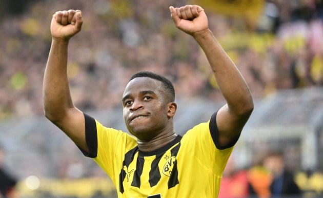 Youssoufa Moukoko, atacante do Borussia Dortmund, faz 18 anos no dia da abertura da Copa –