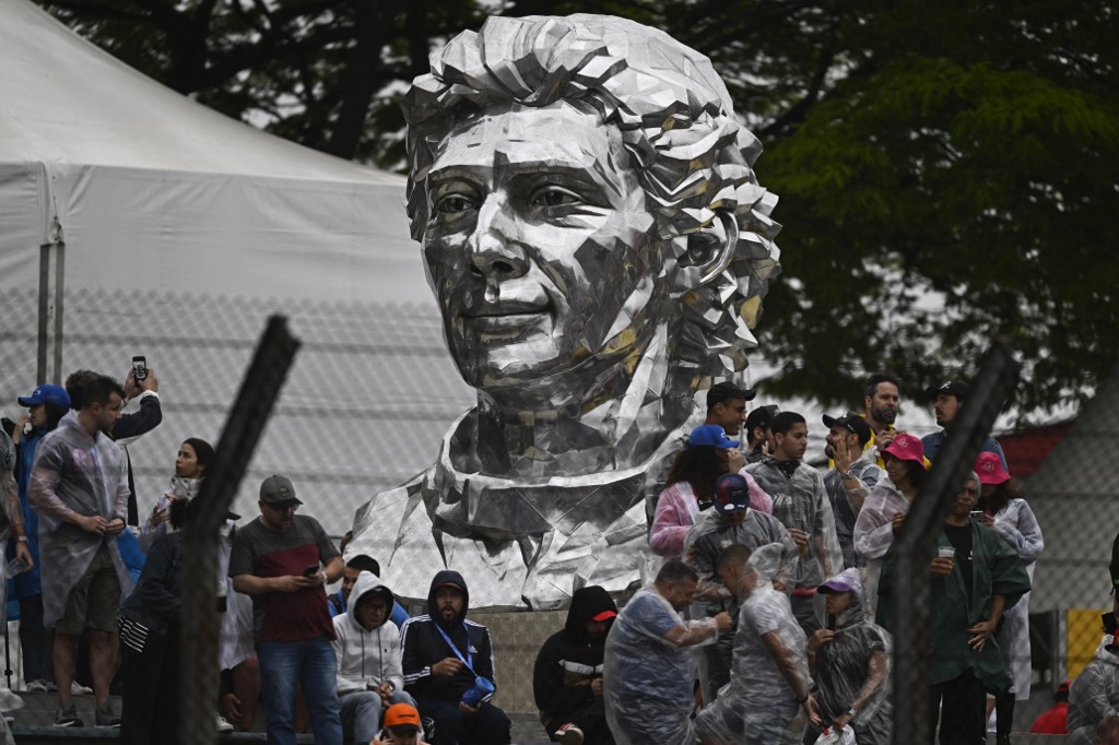 A statue of the late Brazilian F1 driver Ayrton Senna is seen in the stands during the qualifying session for the Formula One Brazil Grand Prix at the Autódromo José Carlos Pace racetrack, also known as Interlagos, in Sao Paulo, Brazil, on November 11, 2022. (Photo by MAURO PIMENTEL / AFP)