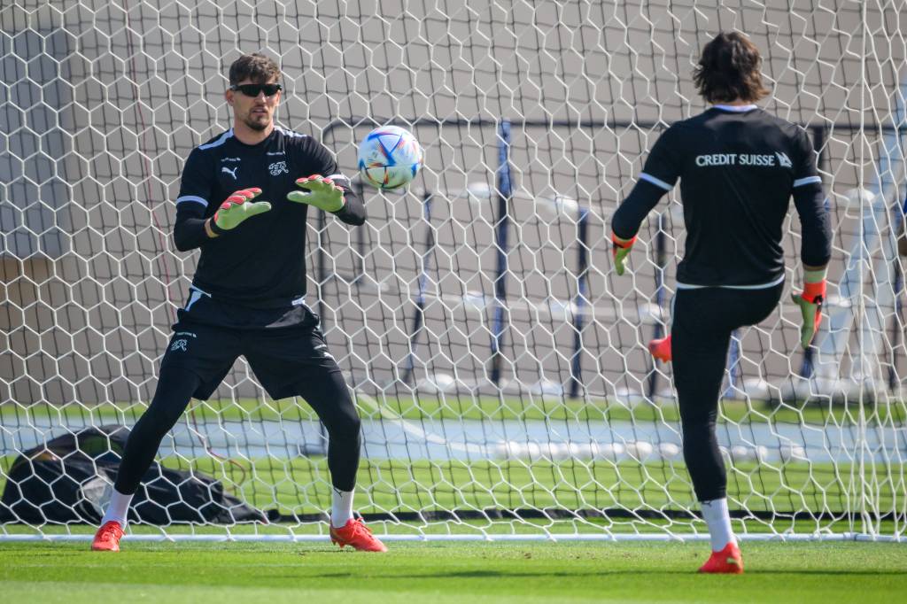 Switzerland's goalkeeper Gregory Kobel (L) wearing special darker glasses, takes part in a training session with teammate goalkeeper Yann Sommer (R) at the University of Doha for Science and Technology training facilities in Doha on November 21, 2022, during the Qatar 2022 World Cup football tournament. (Photo by FABRICE COFFRINI / AFP)