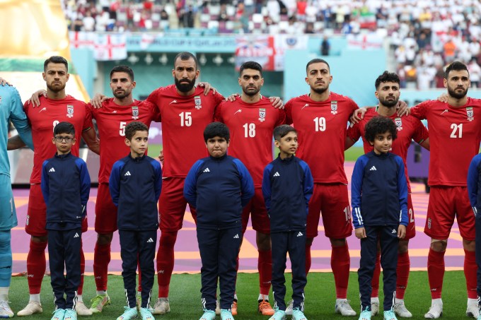 Jogadores do Irã enviam condolências às famílias de vítimas em