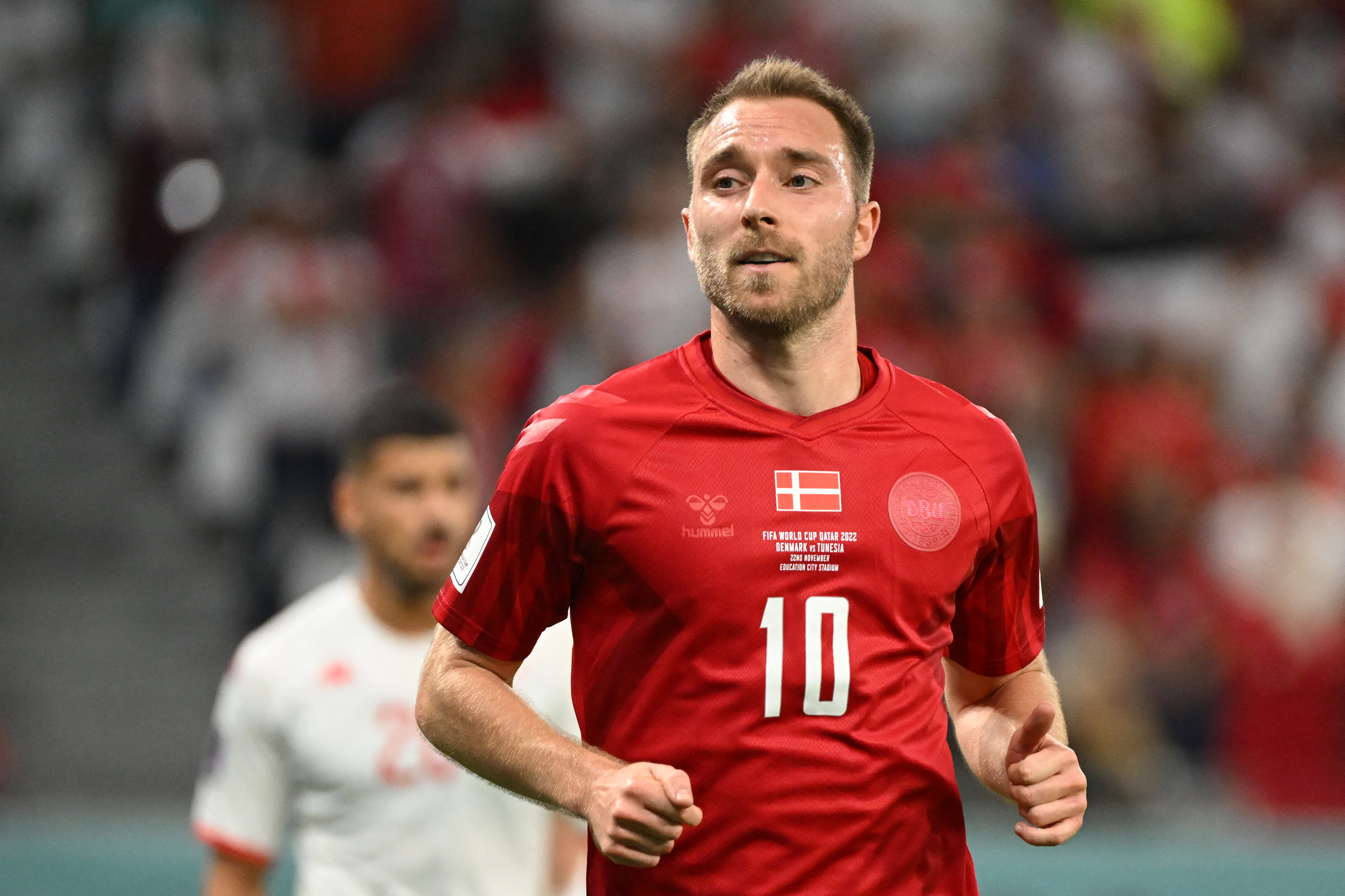 Eriksen: Jogador da Dinamarca passa mal em campo e interromp