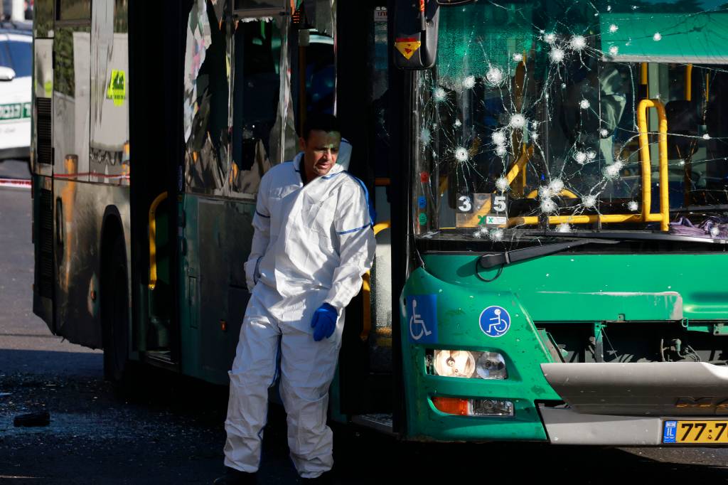 Ataque com explosivos em Jerusalém deixa um morto e 14 feridos